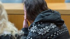 ألمانية متهمة بقتل 3 من اطفالها خلال جلسة محاكمة في لاندشوت - ا ف ب