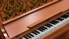 آلة البيانو التي استخدمت في فيلم كازابلانكا معروضة في دار بونامز في نيويورك في 24 تشرين الثاني/نوفمب