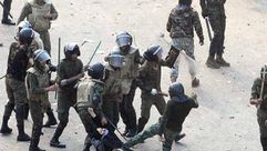 أدى فض القوات الأمنية للاعتصامات السلمية إلى قتل المتظاهرين - أرشيفية مصر قمع