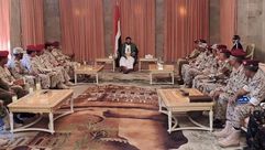محمد علي الحوثي مع ضباط صالح- تويتر