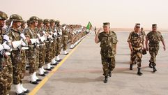 الفريق قايد صالح قائد اركان الجيش الجزائري يتفقد قواته بالصحراء- غوغل