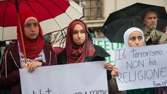 مظاهرة مسلمي إيطاليا رفضا للإرهاب - صحيفة المانفيستو الإيطالية