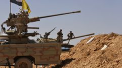 دبابة في القلمون في سوريا تحمل علم حزب الله - جيتي
