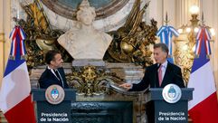 رئيسا الأرجنتين وفرنسا خلال مؤتمر صحفية في العاصمة الأرجنتينية- جيتي