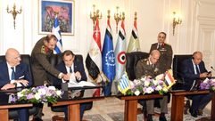 وزير الدفاع المصري مع نظيره اليوناني في القاهرة خلال توقيع الاتفاقية- حساب القوات المسلحة المصرية عبر فيسبوك