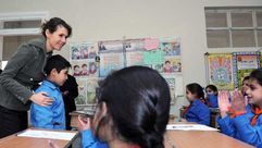 أسماء الأسد - زيارة مدرسة - سورية 9-1-2014 (سانا)