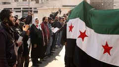 مظاهرة أمام أحد مقرات داعش في حلب بعد إخراجه التنظيم من المدينة - 10-1-2014 (أ ف ب)