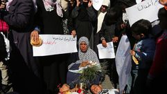 نساء في غزة يطالبن بفك الحصار عن مخيم اليرموك (أرشيفية) - الأناضول