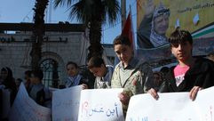 اطفال الضفة يتضامنون مع مخيم اليرموك بسوريا - الأناضول