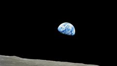 صورة من ناسا تظهر اول صورة ملونة لكوكب الارض من مركبة ابولو8 في 24 كانون الاول/ديسمبر 1968