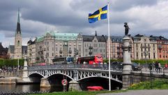 السويد - استكهولم - العلم السويدي قرب جسر دجورغاردسبورن.jpg