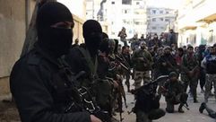 مقاتلين من تجمع أبناء اليرموك - يستعدون للعودة إلى مخيم اليرموك بعد انسحاب تنظيم الدولة - سوريا