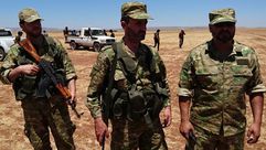 مسؤول العلاقات الخارجية والسياسية في جيش إدلب الحر- المقدم فارس البيوش (وسط) - سوريا