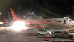 صورة نشرت على موقع "فيسبوك" في الخامس من كانون الثاني/يناير لحادث الاصطدام على مدرج مطار بيرسون في ت