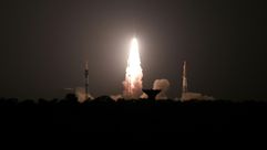 مركبة فضائية هندية تنطلق من مركز سريهاريكوتا الفضائي في ولاية انديرا براديش في جنوب الهند حاملة قمرا