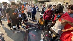متظاهرون أمام آثار دماء زميل لهم سقط برصاص الأمن صباح اليوم- الأناضول