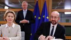 رئيس المجلس الأوروبي شارل ميشال التوقيع على اتفاق بريكست - حسابه على تويتر