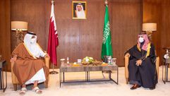 أمير قطر وولي العهد السعودي خلال لقاء عقب القمة الخليجية- واس