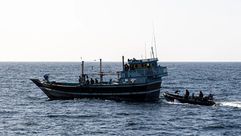 خليج عمان  أمريكا  بريطانيا  الجيش  إحباط  سفينة  تهريب  مخدرات- تويتر
