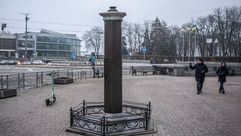 نصب تذكاري للشاعر الروسي الكسندر بوشكين وسط كيييف ازيل العام الماضي