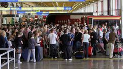 عشرات الآلاف من الركاب محاصرون في مطارات أوروبية  - ا ف ب