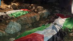 صورة لقبري الشهيدين أبو جمل بعد دفنهما فجر اليوم في جبل المكبر - فيس بوك