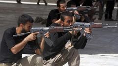 مقاتلون شيعة في كربلاء - رويترز
