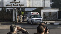 نقل حسني مبارك إلى المستشفى العسكري ـ أ ف ب