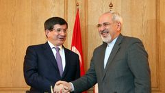 وزيرا الخارجية التركي أحمد داوود أوغلو والإيراني جواد ظريف - الأناضول