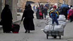 سوريون يغادرون حلب - أ ف ب