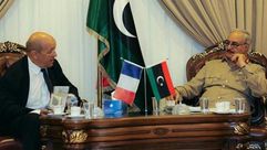 وزير الخارجية الفرنسي يلتقي خليفة حفتر في بنغازي