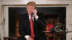 ترامب يتصل يهاتف مكالمة هاتفية البيت الأبيض - جيتي