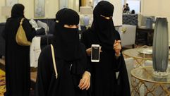 نساء سعوديات في معرض للتصميم - أ ف ب