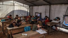 سوريا ادلب نازحون تعليم مخيم الاناضول