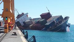 سفينة إيرانية غارقة بميناء عراقي- إسنا