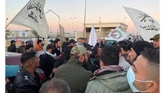 محتجون يقتحمون مطار بغداد بعد توقف العمل بنصب لسليماني تويتر