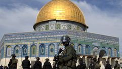 القوات الصهيونية تحاصر المسجد الأقصى في محاولة لصد الشبان الفلسطينيين – أ ف ب