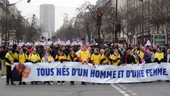 احتجاج باريسي على قانون مثليي الجنس