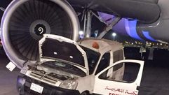 اصطدام طائرة سعودية بسيارة في مطار جدة