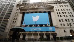 لافتة باسم وشعار تويتر على واجهة مبنى بورصة نيويورك في 7 تشرين الثاني/نوفمبر 2013