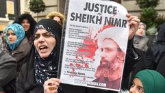 متظاهرون أمام السفارة السعودية في لندن احتجاجا على إعدام نمر النمر