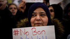محتجون في مطار فيلادلفيا على قرار ترامب منع المسلمين رويترز