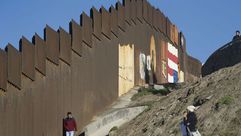 الجدار الحدودي بين أمريكا والمكسيك