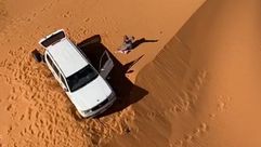 سعودي عالق في الصحراء- تويتر