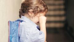 طفل يبكي مدرسة