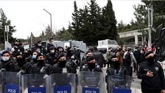 قوات الأمن التركية أمام جامعة البوسفور- الأناضول