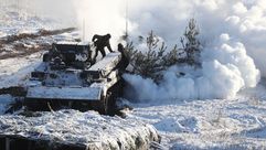 دبابة أوكرانية على الحدود مع روسيا- جيتي