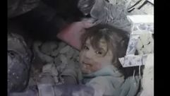 الطفلة السورية التي تم انتشالها (فيسبوك)