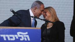 نتنياهو مع زوجته سارة بعد فوزه بالانتخابات الاسرائيلية 2015 - أ ف ب