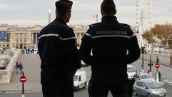 شرطيان فرنسيان في باريس في 2014